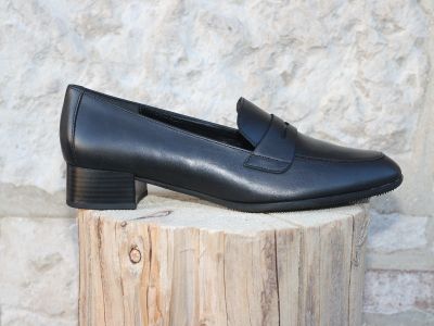 Mocassins petit talon en cuir noir